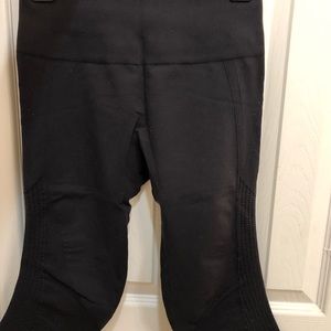 Lululemon all black capri leggings